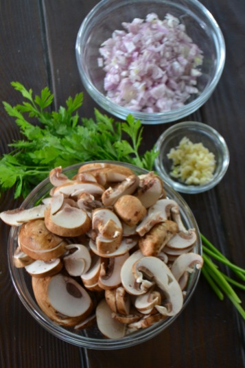 Ingredients for Chicken Marsala (www.mincedblog.com)